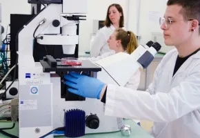 20 000 EUR i technologia 3D pomogą im leczyć ludzką skórę. Prometheus najlepszym startupem Infoshare Startup Contest